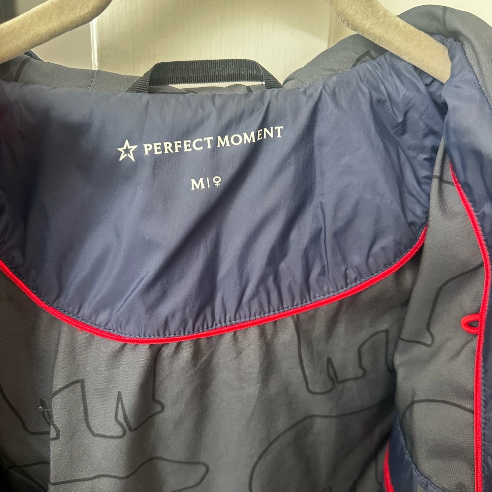 Perfect moment ski jacket, warm and comfy. - Picture 2 of 8